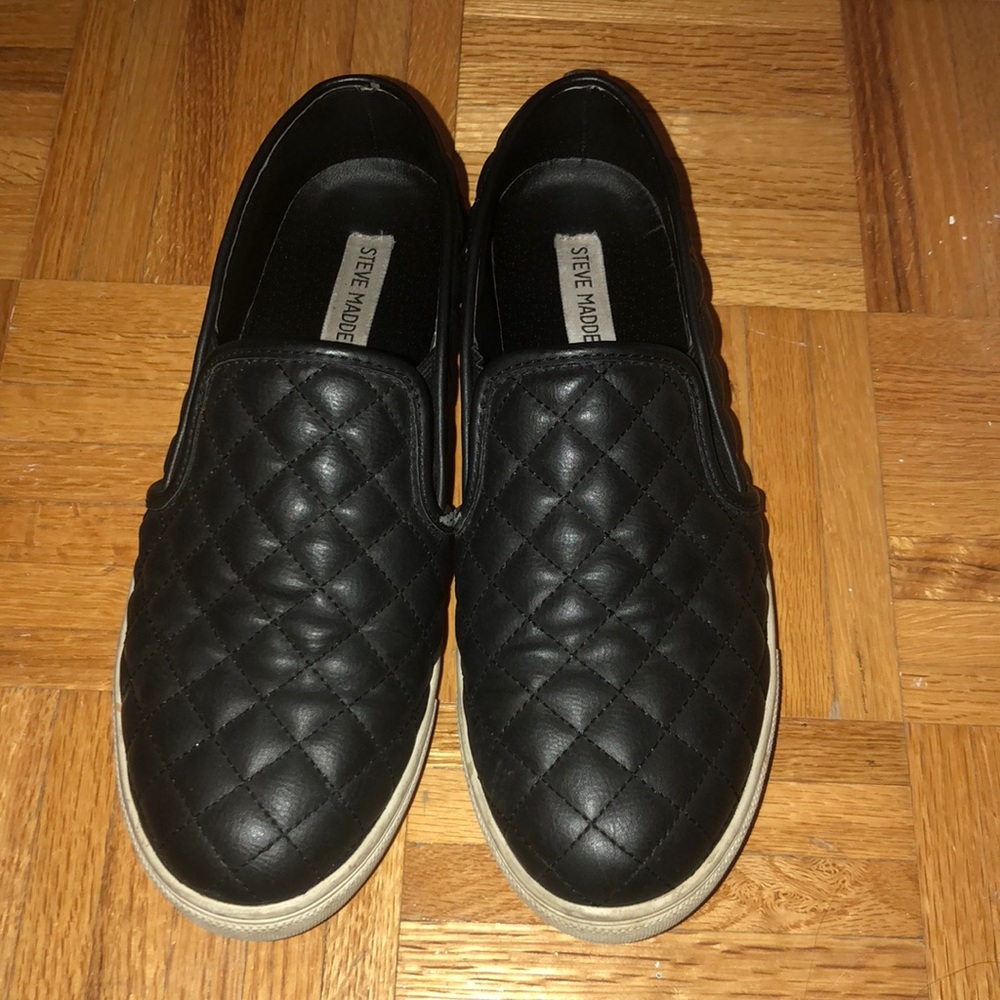Steve Madden black quilted shoes